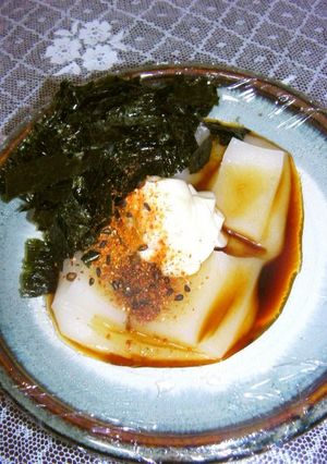 A picture of Use the Microwave on New Years to Make Easy Just-Pounded Style Mochi With Mayonnaise and Shichimi Pepper.