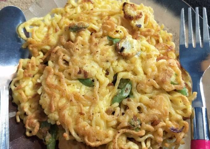 Langkah Mudah untuk Menyiapkan Omlet mie + sayur, Lezat