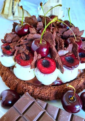 Une photo de Tarte aux cerises façon forêt noire