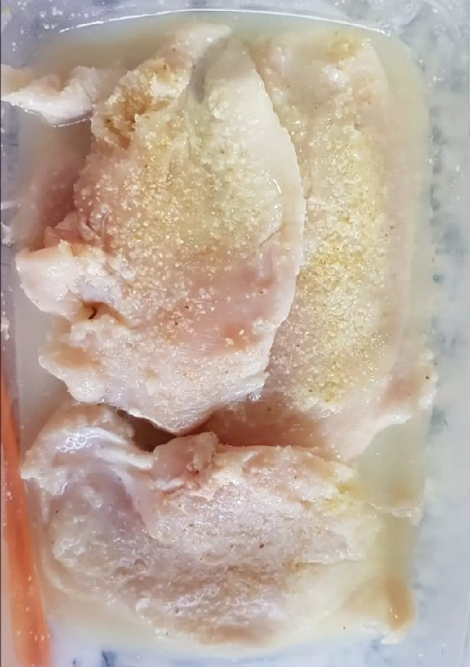 Una foto de Aliñar filetes de pollo