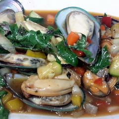 A picture of Kanya's Mussels with Sweet Basils.