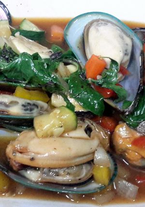 A picture of Kanya's Mussels with Sweet Basils.