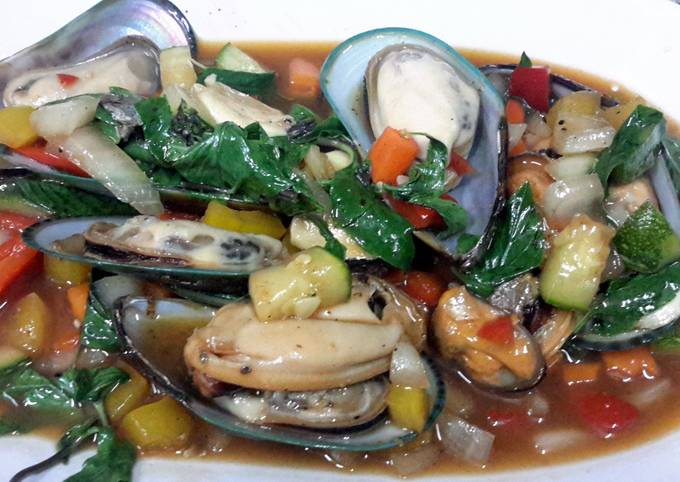 Simple Way to Prepare Any-night-of-the-week Kanya&#39;s Mussels with Sweet Basils