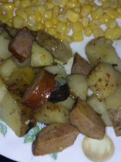 A picture of Italian kielbasa and potatoes.