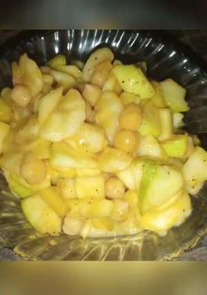 A picture of Chickpeas fruit chaat.