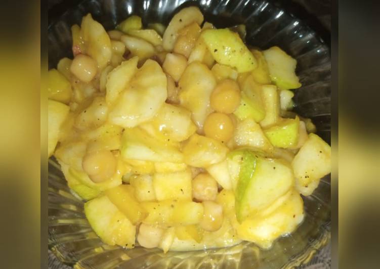 Chickpeas fruit chaat