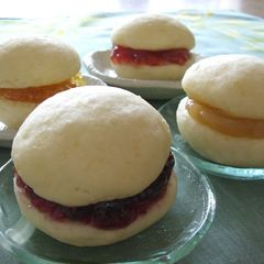 A picture of Round Sweet Potato & Jam Sandwiches.