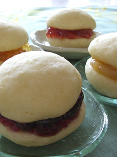 A picture of Round Sweet Potato & Jam Sandwiches.