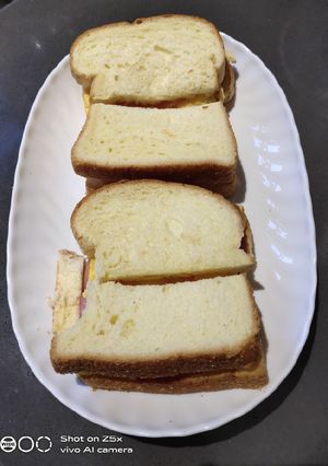 A picture of Ham and Egg Sandwich.