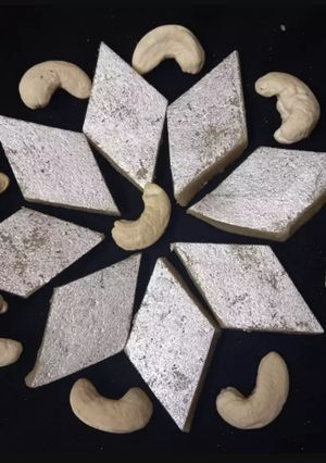 કાજુ કતરી (Kaju Katri Recipe In Gujarati) રેસીપી મુખ્ય ફોટો