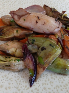 Una foto de Calamar salteado con verduras