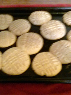A picture of Super Easy Peanut Butter Cookies.