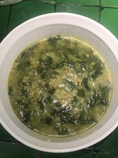 Una foto de Sopa de arroz con acelgas