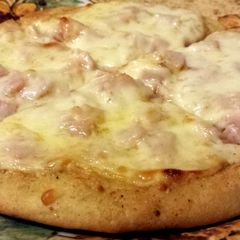 A picture of Elisa's Fast & Easy Pizza.