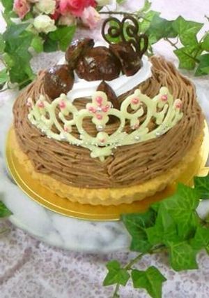 A picture of Chocolate Tiaras for Cakes.
