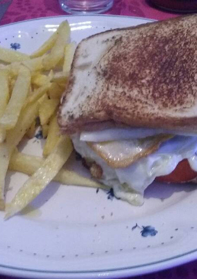 Una foto de Sándwich con huevo 😆