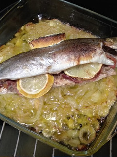 Una foto de Trucha al horno