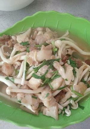 Hình của món Nấm hải sản xào thịt.