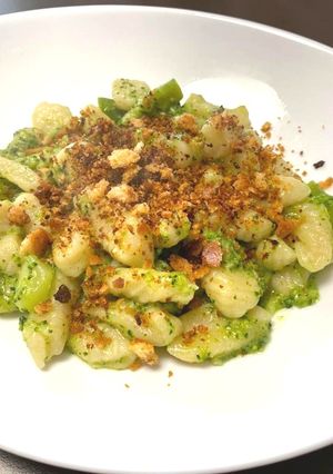 Foto di Cavatelli con broccoli, alici, peperoncino e pane fritto