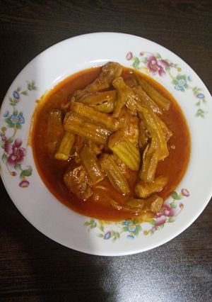 عکسی از دستور خورشت بامیه با مرغ