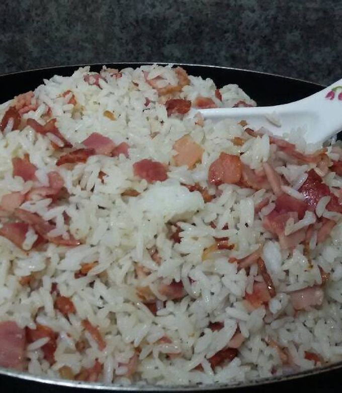 Una foto de Arroz con tocino