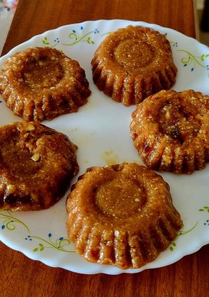 A picture of Cashew & Dates bites.