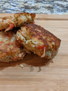 A picture of Ity's Crab Cakes.