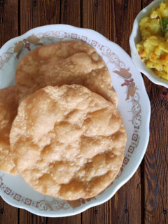 பூரி செய்முறை முக்கிய புகைப்படம்