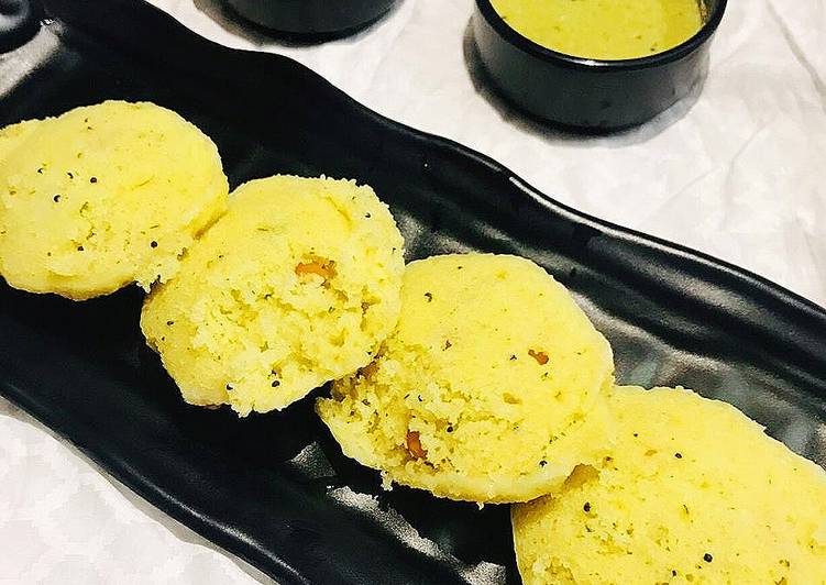 Sambhar and Rawa Idli with Coconut Chutney