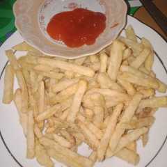 รูปของ Kentang goreng muach😍😍