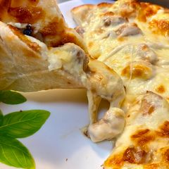 A picture of Teriyaki Mayo Pizza 🍕.