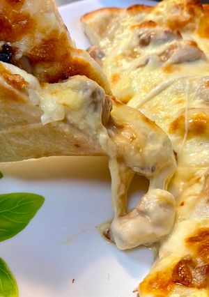 A picture of Teriyaki Mayo Pizza 🍕.