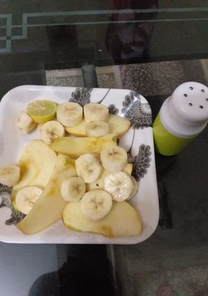 A picture of Apple banana chaat.