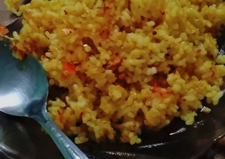 Nasi goreng kuning pedas