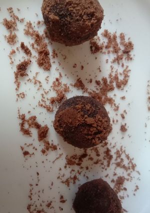 A picture of Chocolate shots with peanut blast.