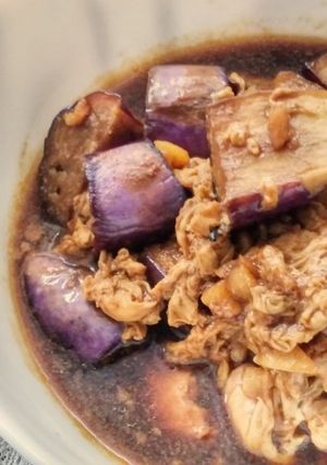 A picture of Eggplant and Egg Soup in Soy Sauce.