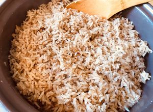 Una foto de Arroz preparado con caldo de carne
