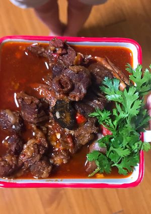 Hình của món Món tuổi thơ: bò sốt vang ở đám cưới.