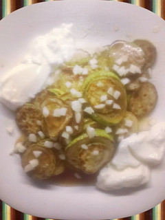 A picture of Fried zucchini with yogurt.