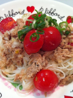 A picture of Chilled Tomato and Tuna Somen Noodles.