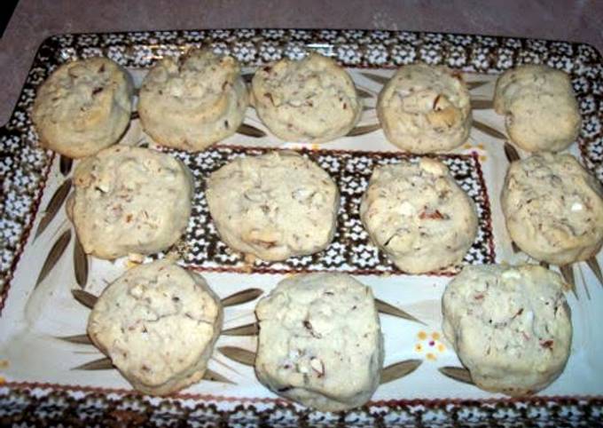 Maple pecan shortbread cookies