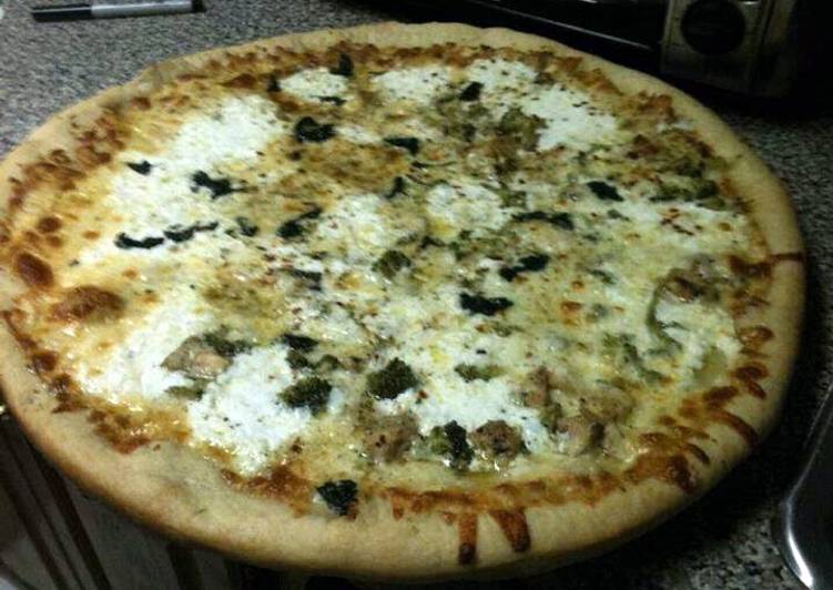 Recipe of Any-night-of-the-week LuBella&#39;s Grilled Chicken,Broccoli &amp; Garlic White Pizza