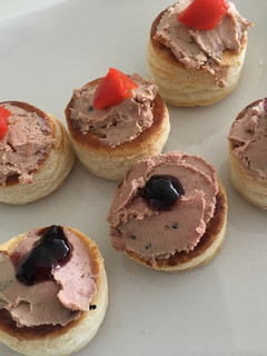 Una foto de Volovanes rellenos de patés