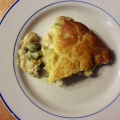 A picture of taisen's chicken pot pie.