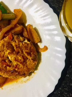 大人小孩都喜歡的日式洋食豆腐漢堡排 的食譜成品照片