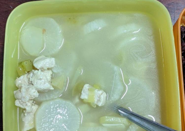 Langkah Mudah untuk Membuat White Soup (Lobak Brokoli Ayam) Anti Gagal