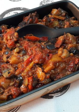 O poză a rețetei Zacusca (caponata).