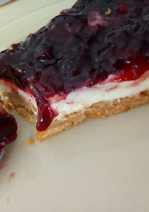 Φωτογραφία της συνταγής Cheesecake με πτι-μπερ και μαρμελάδα κεράσι