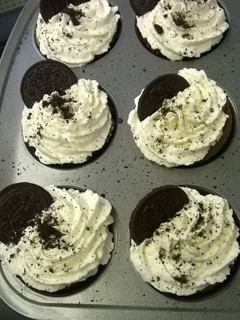 A picture of Oreo Cupcakes With Cream cheese Icing.