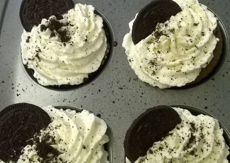 Steps to Prepare Speedy Oreo Cupcakes With Cream cheese Icing